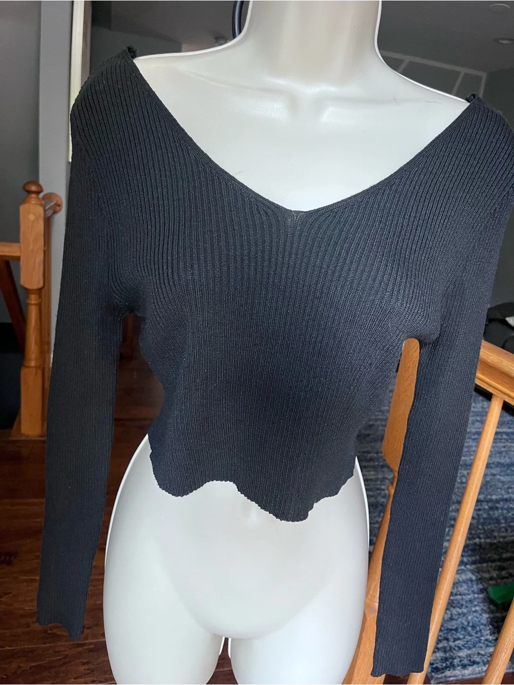 Cropped V knit top